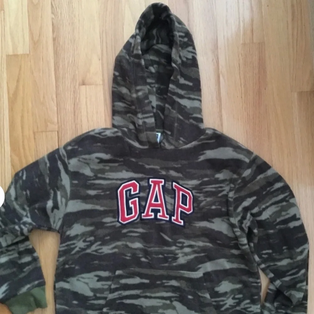 GAP Boy Camo Fleece Hoodie Size 10 L Camouflage Green